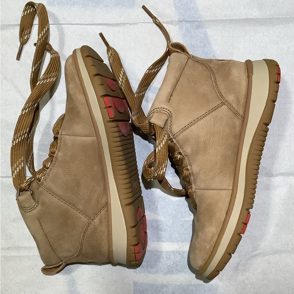 New UGG Tan Women’s Lakesider Ankle Boots - Picture 4 of 16